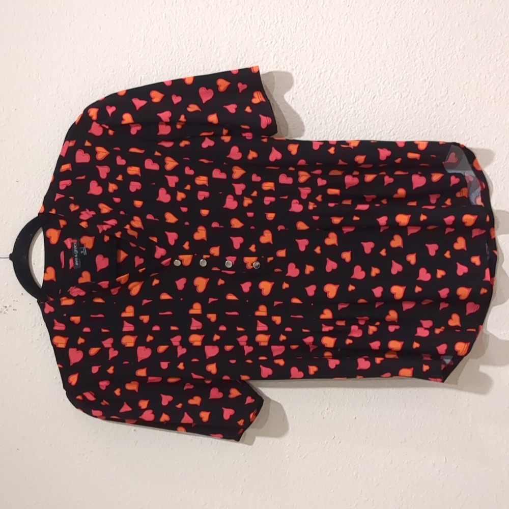 Ava & Grace Black & Red Heart Shirt Size Small